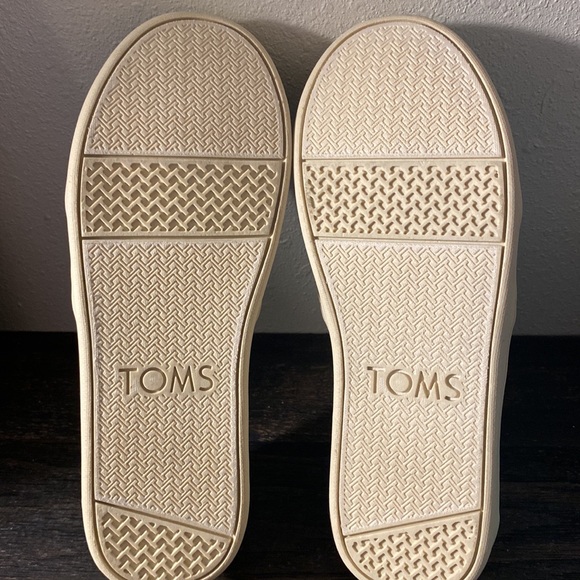 Kids Toms… Tie Dye - Picture 3 of 9